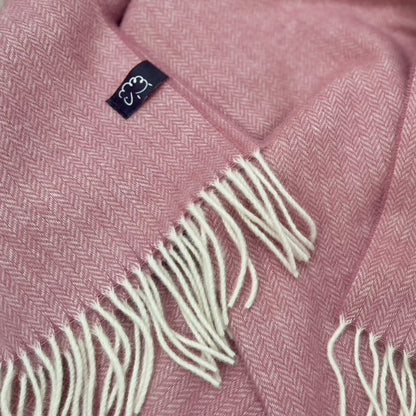 Dusky Pink throw with Moe Ridne logo label