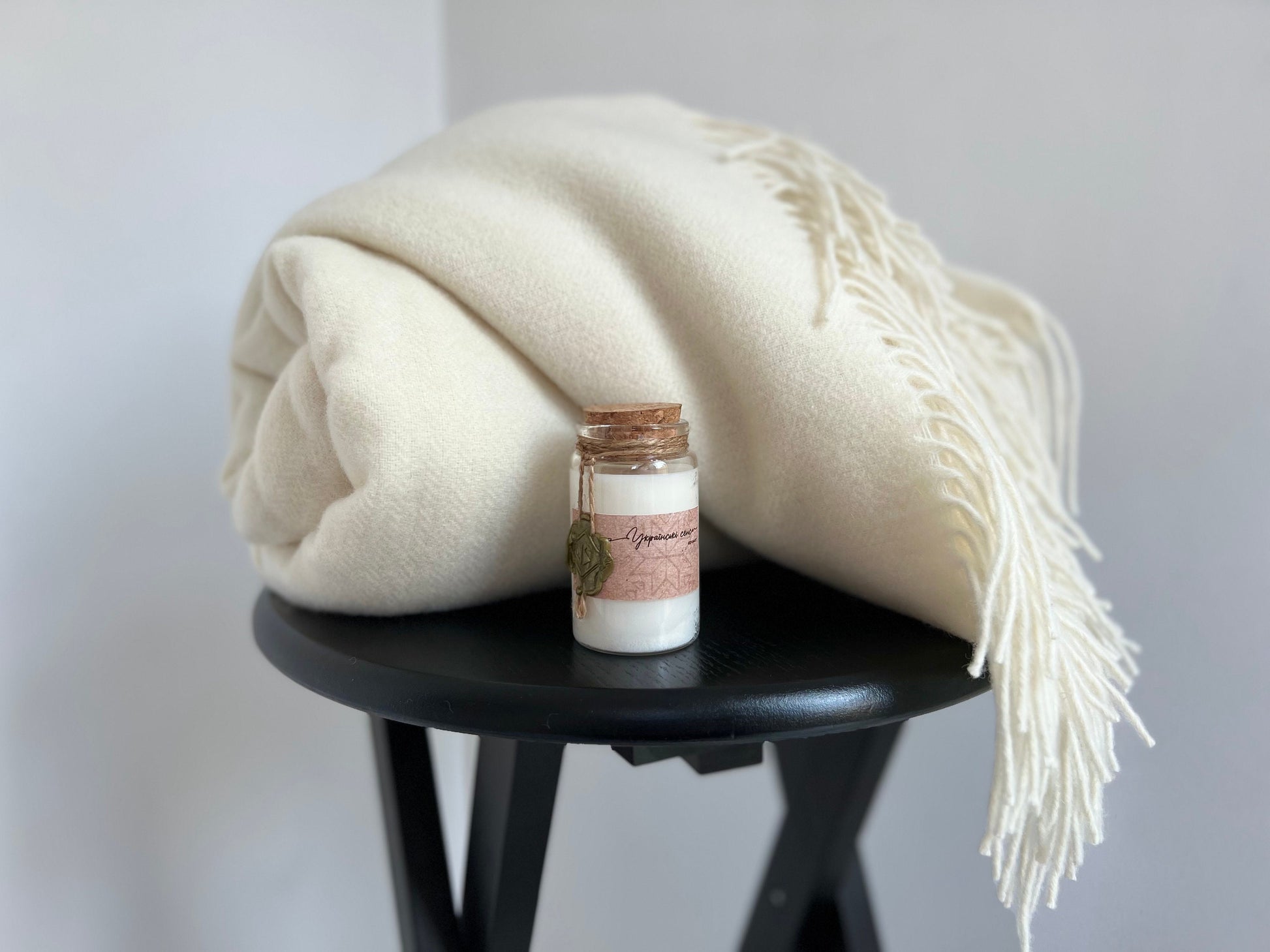 Soft and warm blanket in Lace white colour Large size