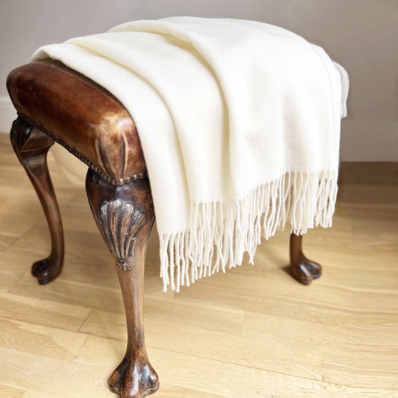 Off-white cashmere blanket throw 140 x 200cm with fringe 